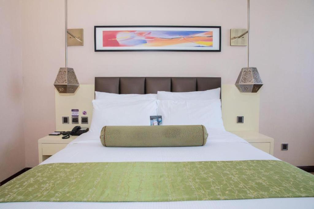 Yitel 4*